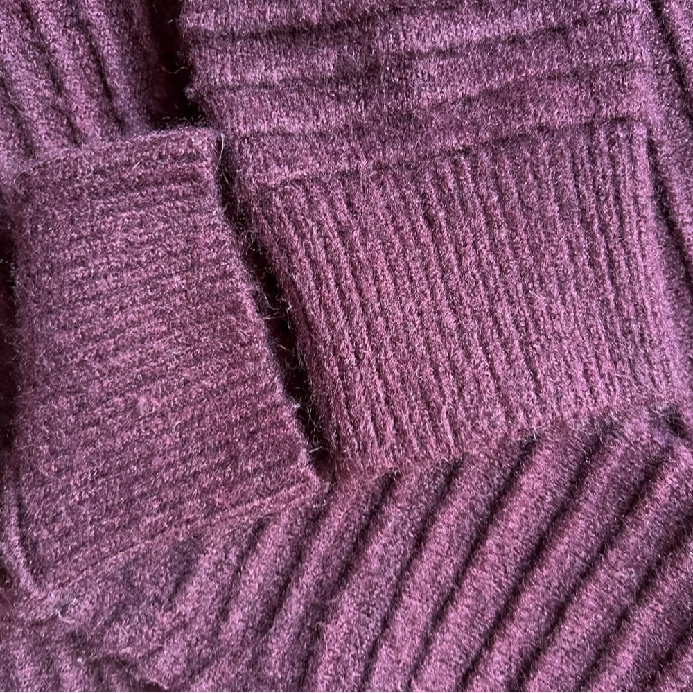 beachlunchlounge Tylee Ribbed Mock Neck Burgundy Sweater Size S/P - Picture 8 of 8